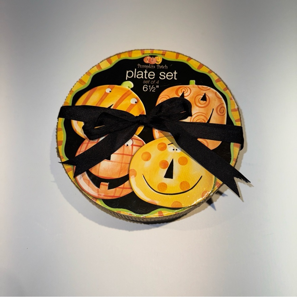Boston Warehouse Set Of 4 Jack-O-Lantern Plates In Carry Box NEW  2004